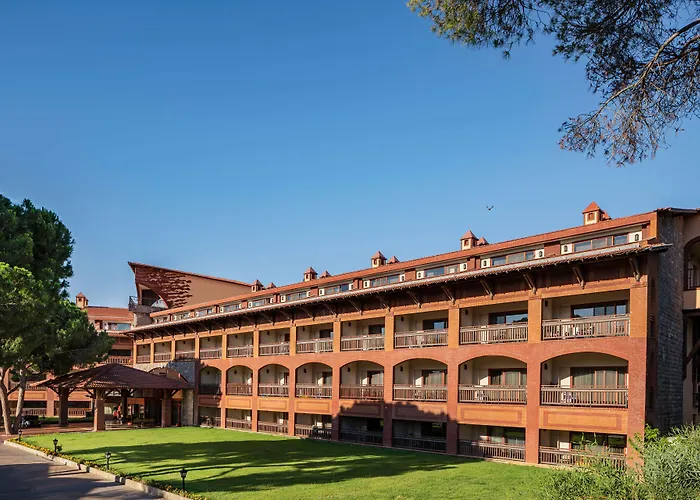 אתר נופש Papillon Belvil Village 5*
