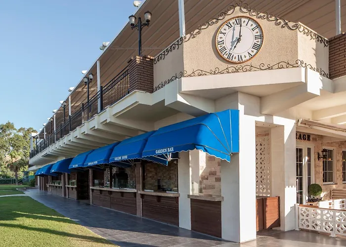 אתר נופש Papillon Belvil Village באלאק