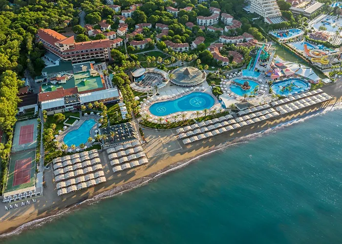 אתר נופש Papillon Belvil Village 5*