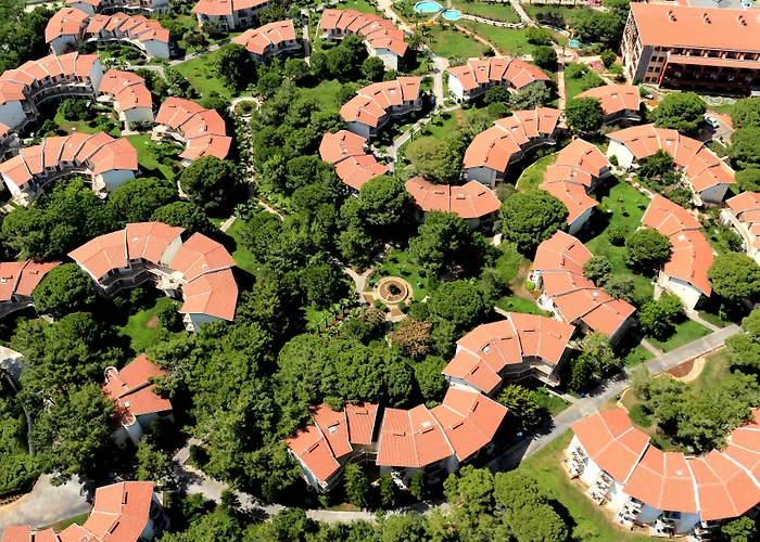 Papillon Belvil Village באלאק